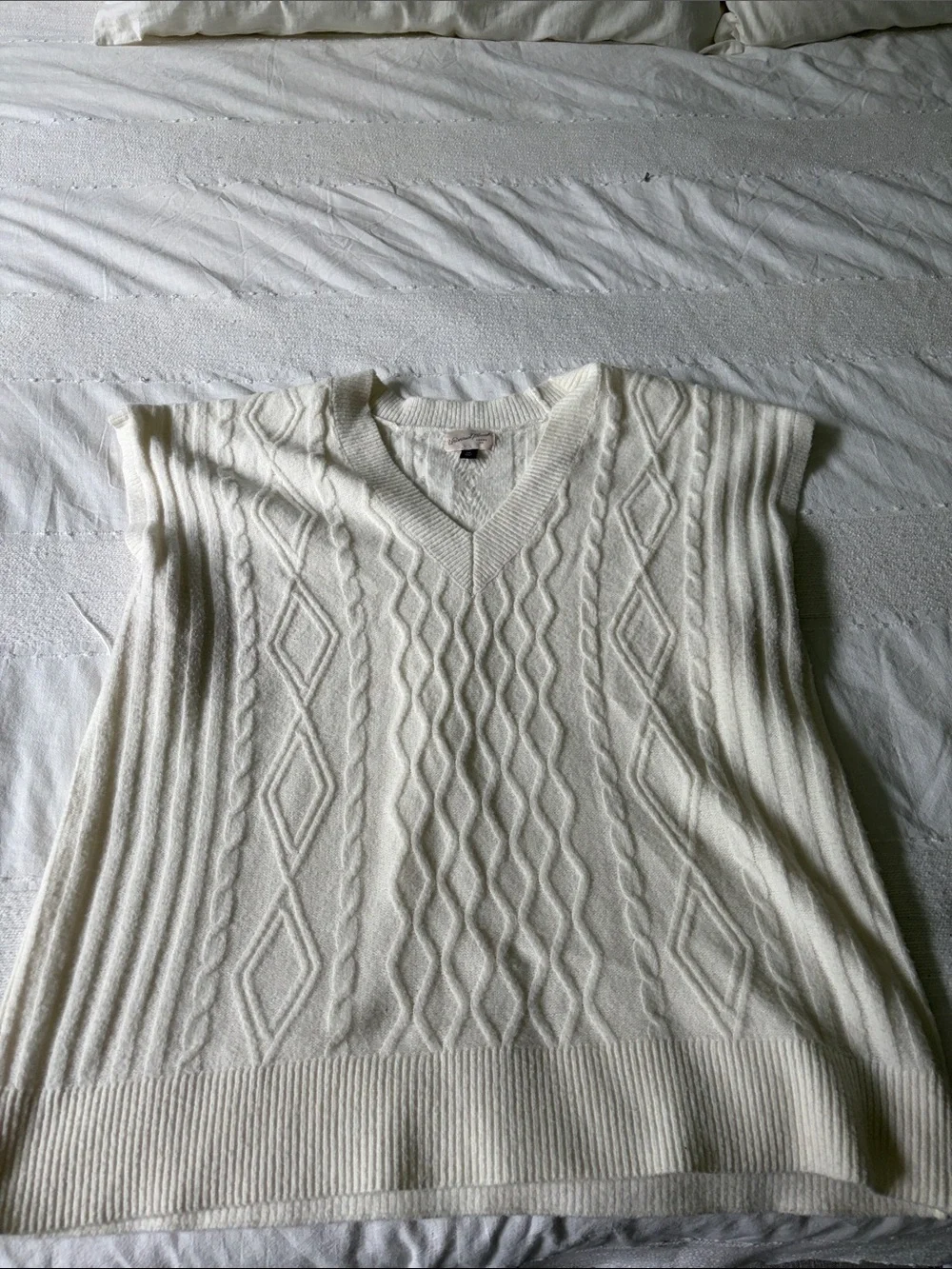 Universal Thread Ivory Ribbed Knit Sweater Vest - Picture 1 of 4